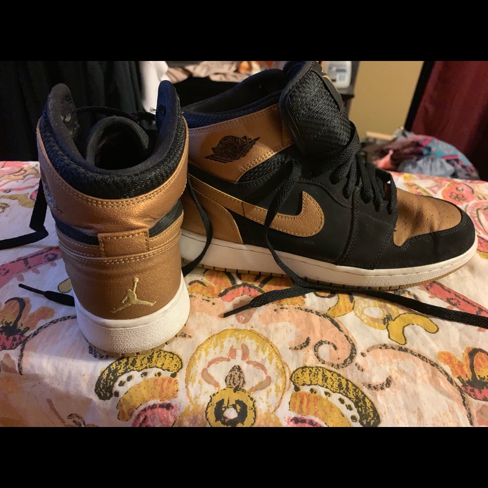 Nike AIR JORDAN 1 RETRO - “Melo”